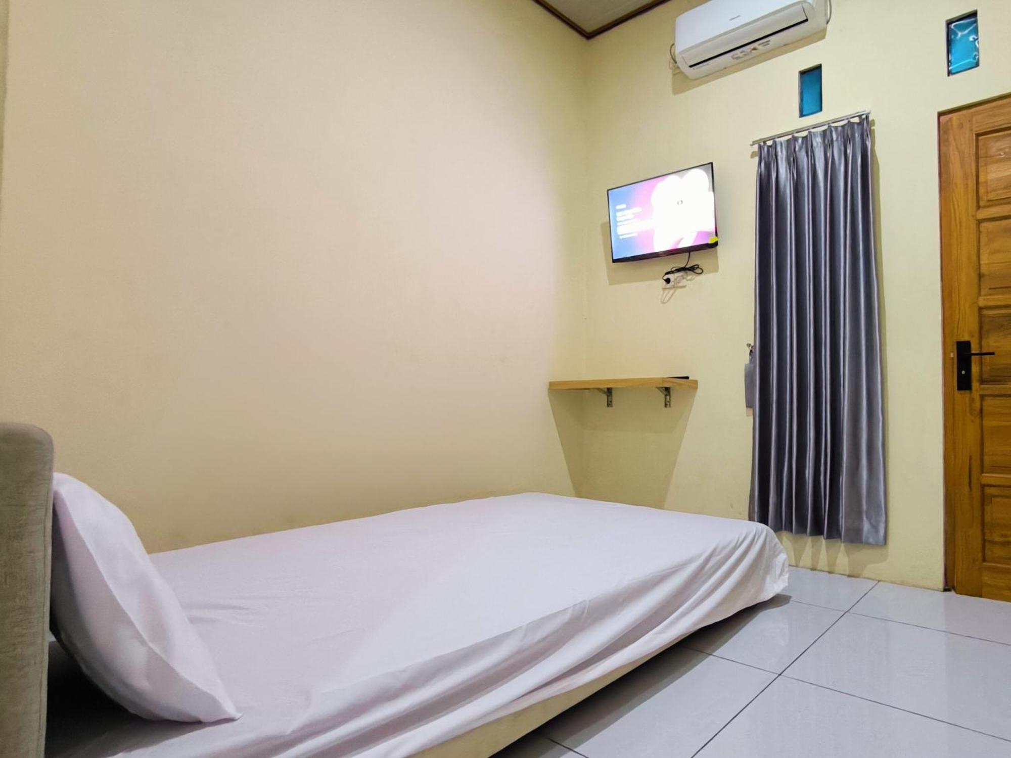 Nn Guesthouse Surakarta  Exterior photo