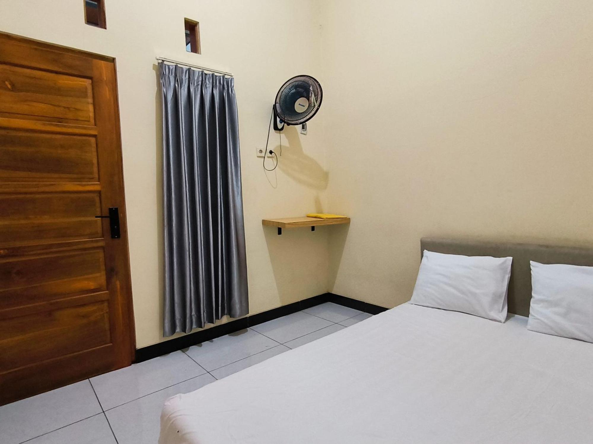 Nn Guesthouse Surakarta  Exterior photo