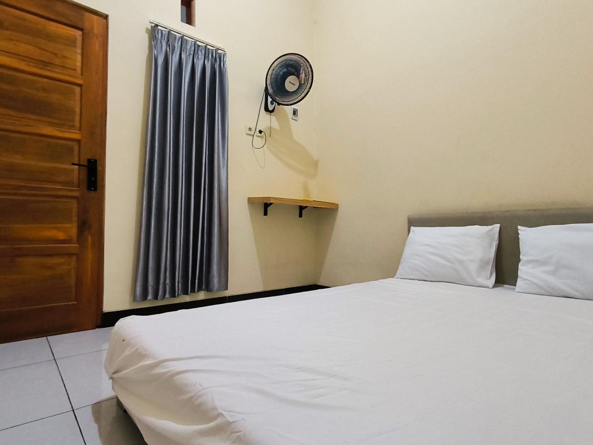 Nn Guesthouse Surakarta  Exterior photo