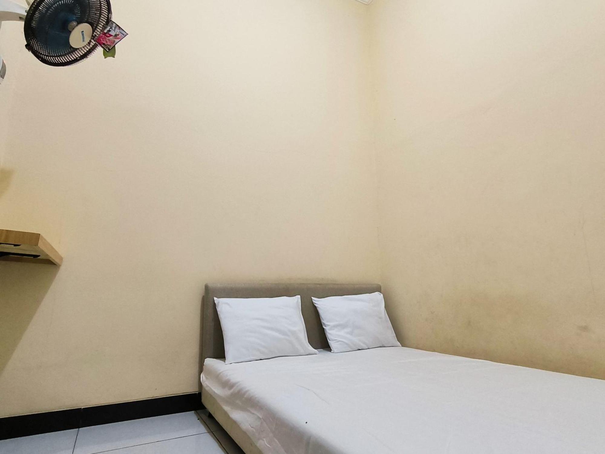Nn Guesthouse Surakarta  Exterior photo